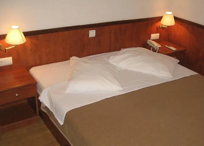 Aurora מלון פודגורה